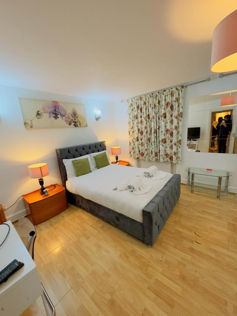 Bright Budget Studio Apartment In Central Лондон Экстерьер фото