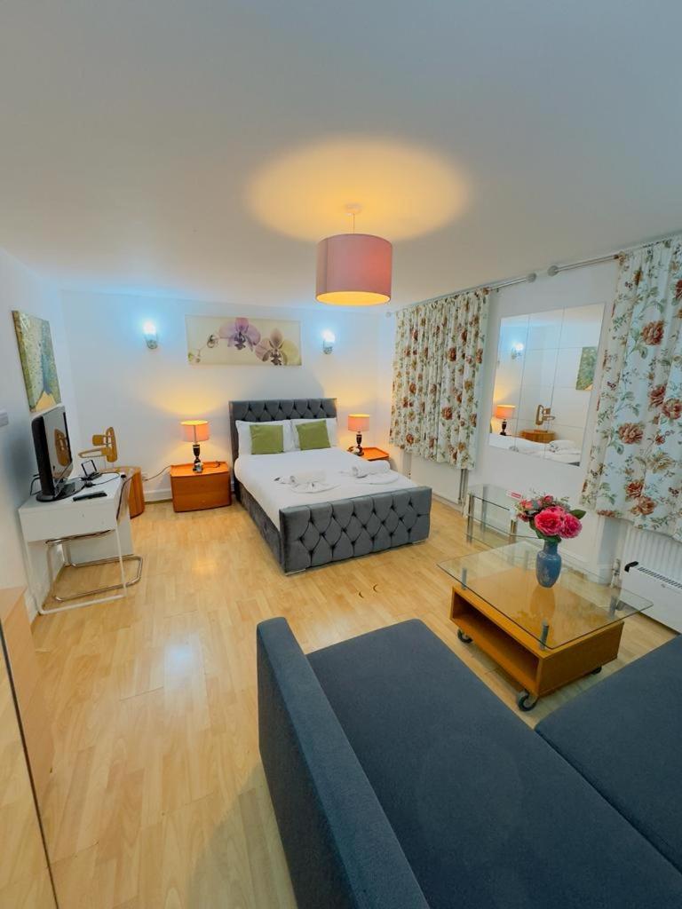 Bright Budget Studio Apartment In Central Лондон Экстерьер фото