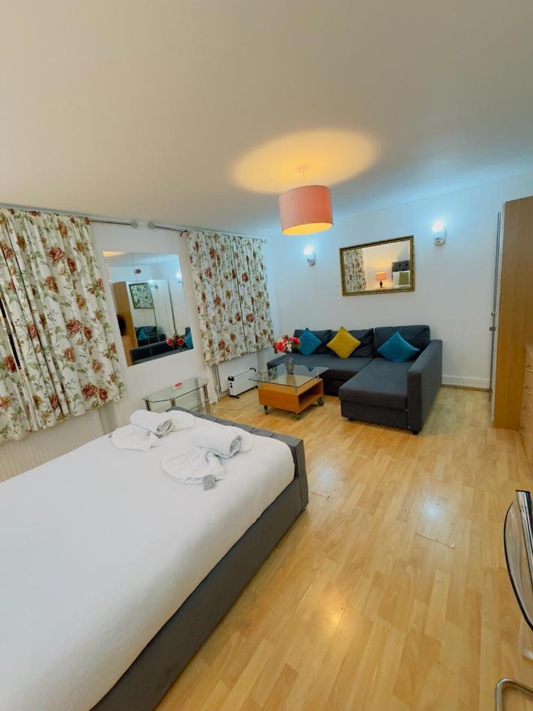 Bright Budget Studio Apartment In Central Лондон Экстерьер фото